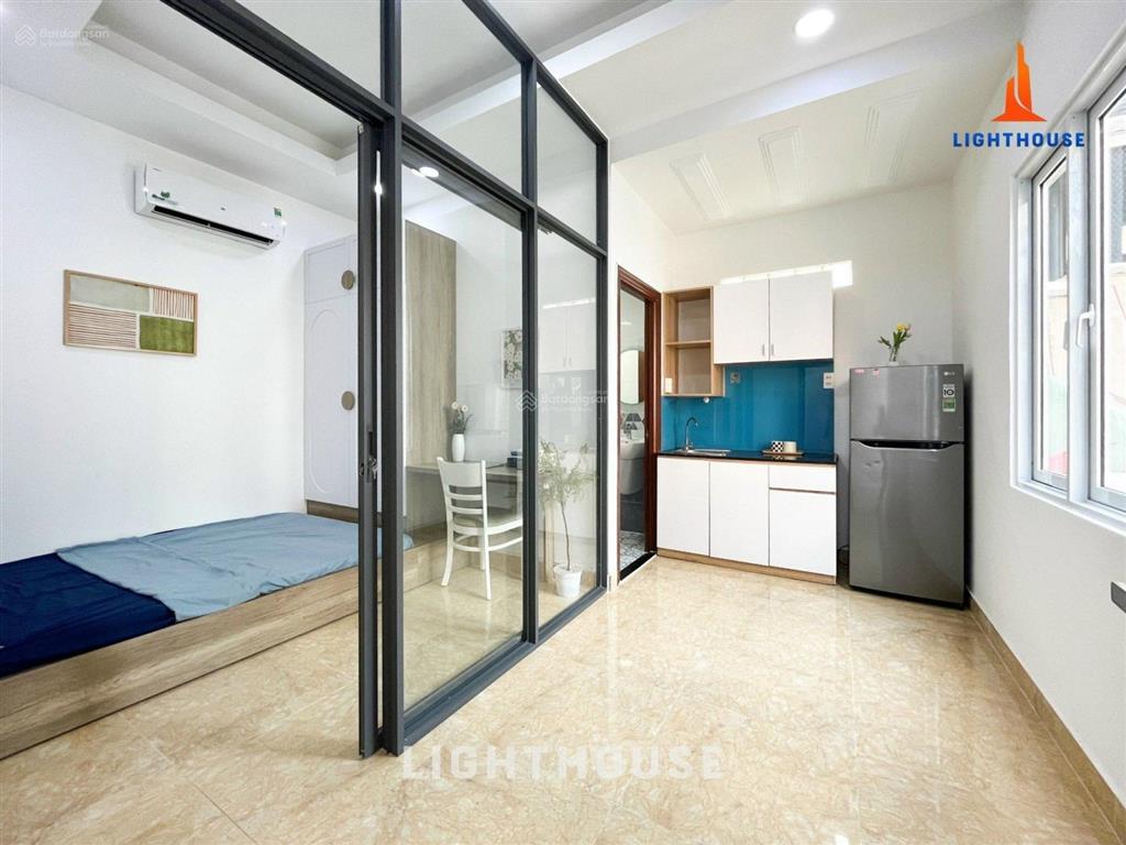 Căn hộ studio tách bếp  thang máy  full nội thất  cửa sổ trời  ngay sân vận động phú thọ