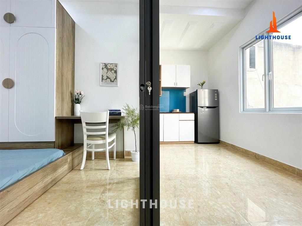 Căn hộ studio tách bếp  thang máy  full nội thất  cửa sổ trời  ngay sân vận động phú thọ