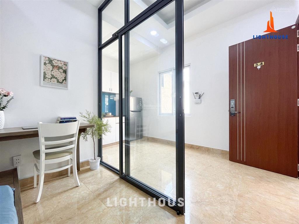 Căn hộ studio tách bếp  thang máy  full nội thất  cửa sổ trời  ngay sân vận động phú thọ