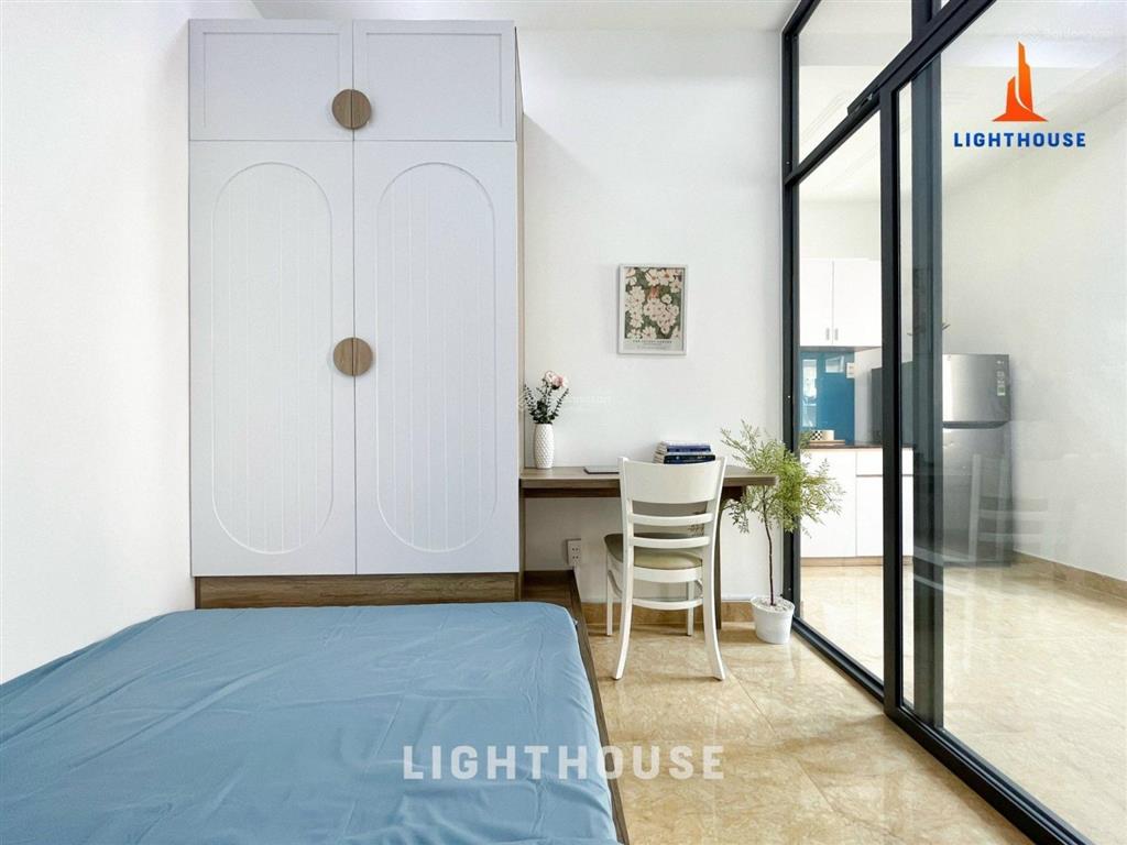 Căn hộ studio tách bếp  thang máy  full nội thất  cửa sổ trời  ngay sân vận động phú thọ