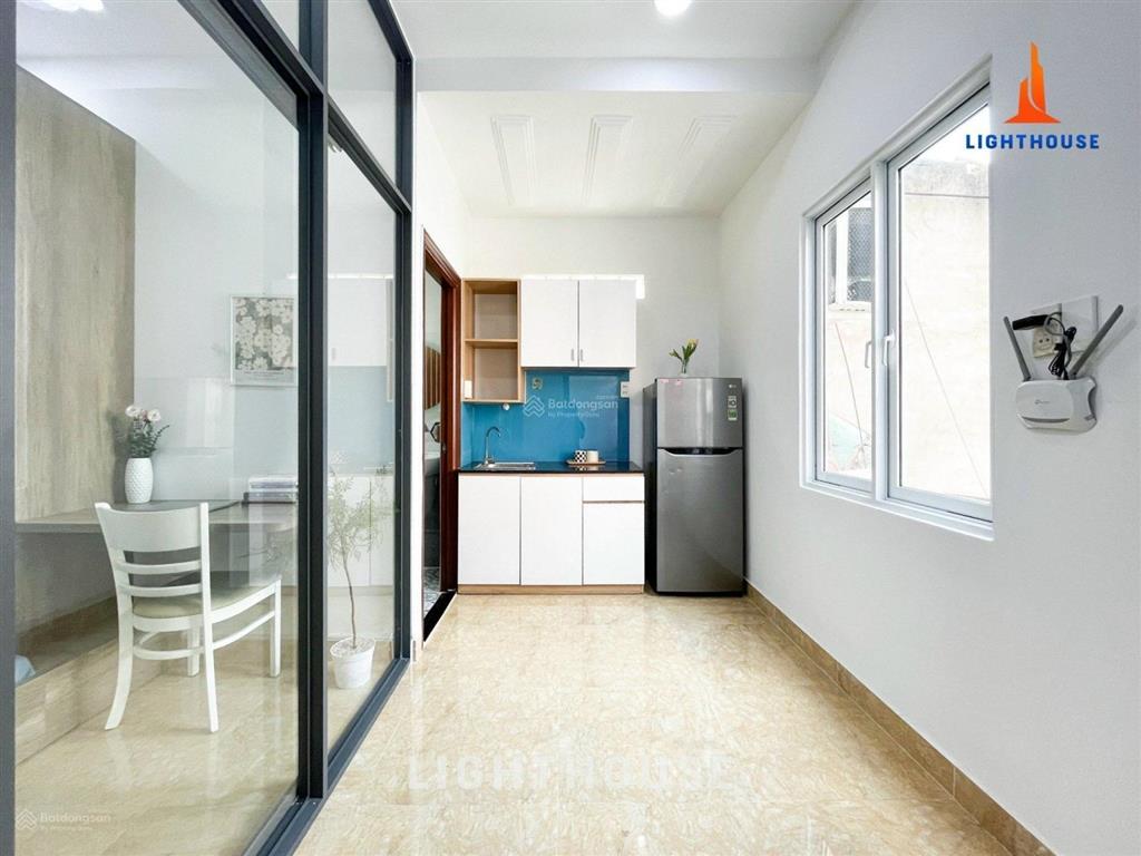 Căn hộ studio tách bếp  thang máy  full nội thất  cửa sổ trời  ngay sân vận động phú thọ