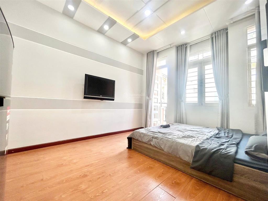 Căn hộ studio  ban công  full nội thất  ngay gần ngã 4 phú nhuận