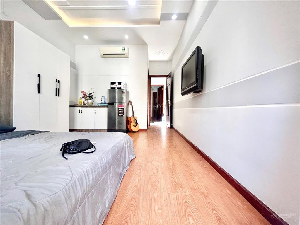 Căn hộ studio  ban công  full nội thất  ngay gần ngã 4 phú nhuận