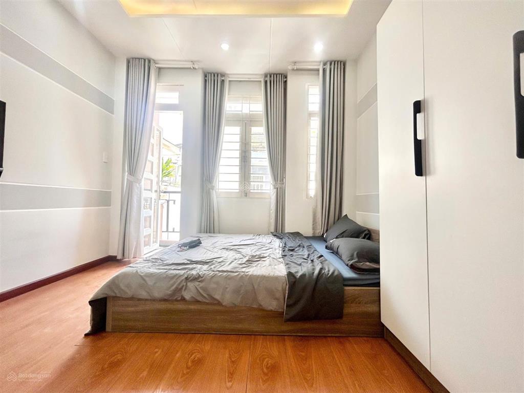 Căn hộ studio  ban công  full nội thất  ngay gần ngã 4 phú nhuận