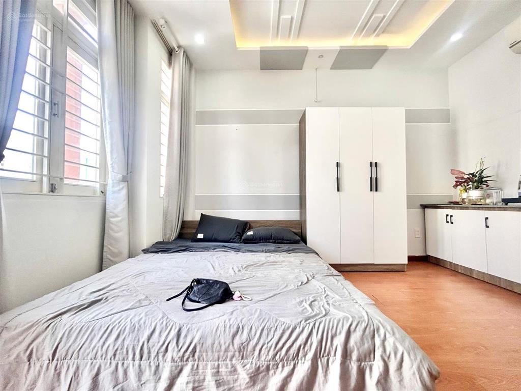 Căn hộ studio  ban công  full nội thất  ngay gần ngã 4 phú nhuận