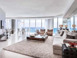 Chính chủ bán căn penhouse duplex skyvilla vinhomes metropolis liễu giai dt. 275m2 giá 70 tỷ