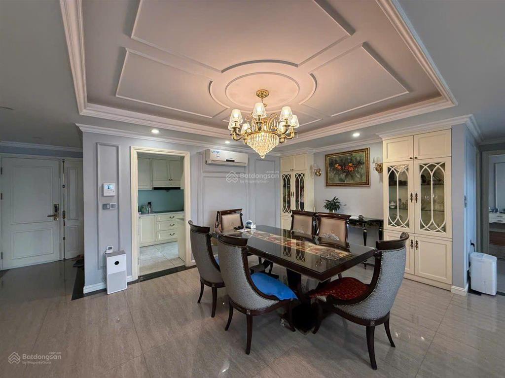 Chính chủ gửi bán căn hộ duplex penthouse tòa chelsea park cầu giấy dt. 300m2 giá tốt 20 tỷ