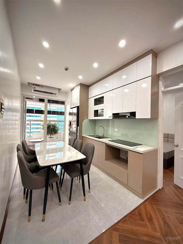 Bán gấp căn hộ tòa 18t trung hòa nhân chính. diện tích 115m2 gồm 3pn, 2wc. full nội thất cao cấp