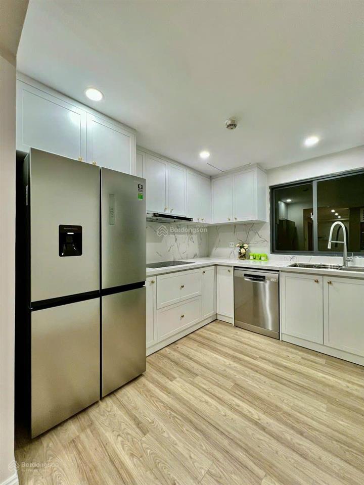 Chính chủ bán căn hộ 3 ngủ  141m2 cc hồ gươm plaza. giá chuẩn 8,5 tỷ.  0961 270 ***