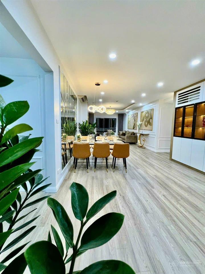 Chính chủ bán căn hộ 3 ngủ  141m2 cc hồ gươm plaza. giá chuẩn 8,5 tỷ.  0961 270 ***