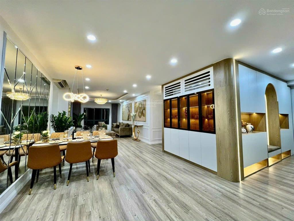 Chính chủ bán căn hộ 3 ngủ  141m2 cc hồ gươm plaza. giá chuẩn 8,5 tỷ.  0961 270 ***