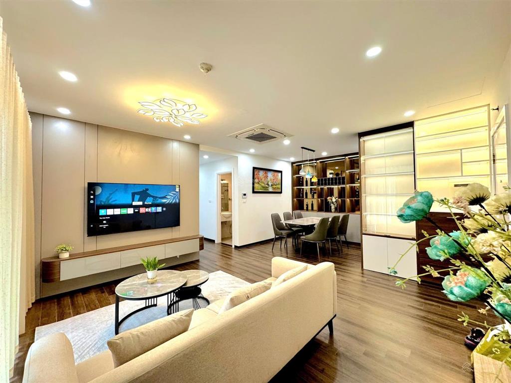 Chính chủ bán gấp căn hộ dt 91m2  3 ngủ cc housinco phùng khoang. giá 7,1 tỷ.  0961 270 ***