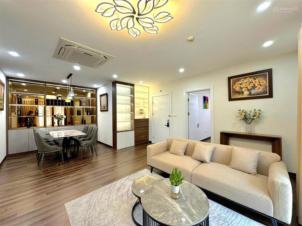 Chính chủ bán gấp căn hộ dt 91m2  3 ngủ cc housinco phùng khoang. giá 7,1 tỷ.  0961 270 ***
