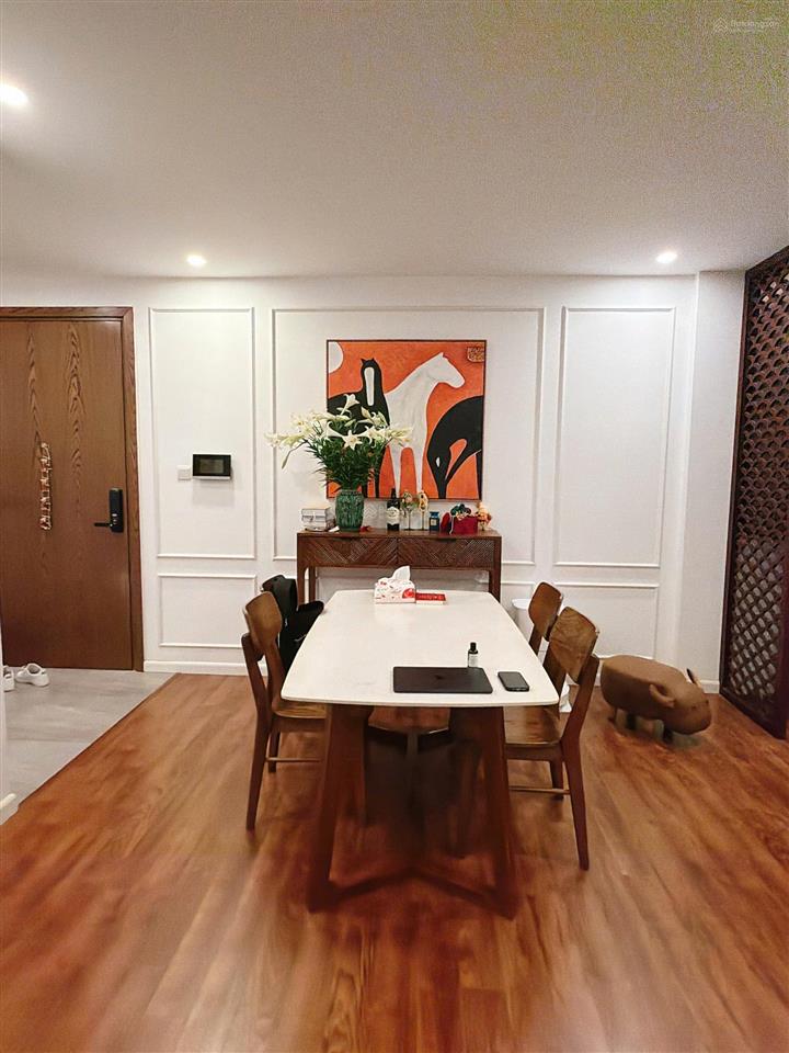 Chính chủ bán căn cc seasons avenue 100m  3 ngủ. full nội thất. giá 8,5 tỷ.  0961 270 ***