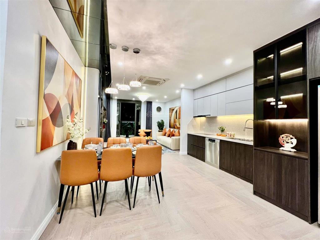 Chính chủ cần bán chcc 100m2  3 phòng ngủ tòa c37 bắc hà tower. giá 7,8 tỷ.  0961 270 ***