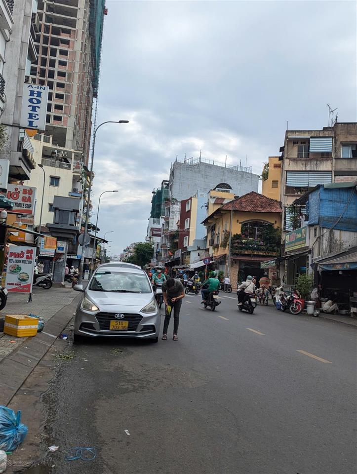 Góc 2 mt  hoàng hoa thám  q. bình thạnh  9x23m  5 tầng  hđt 110tr/tháng  giá 45 tỷ