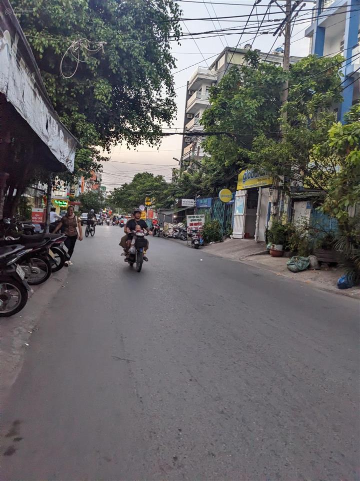 Bán mặt tiền lê quang định q.bt  8x31m  nhà 3 tầng  hđt 100tr/tháng  giá 35 tỷ