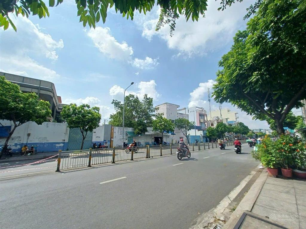 Mặt tiền lý thái tổ quận 10  8x22m  cho thuê 250tr/tháng  giá chỉ 41 tỷ