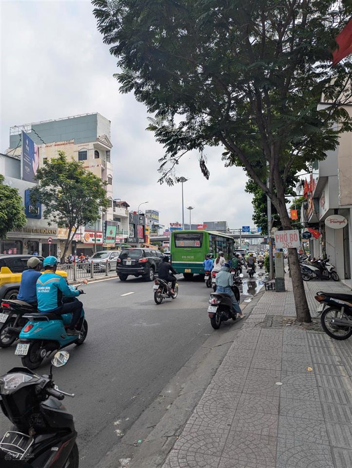 Vòng xoay cống quỳnh nguyễn trãi  4x18m  hầm 6 tầng  cho thuê 170tr/tháng  giá 35 tỷ