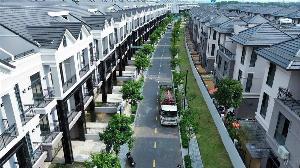 Bán nhà phố căn góc công viên khu gs metrocity tt theo tiến độ.  0987 490 *** mai anh
