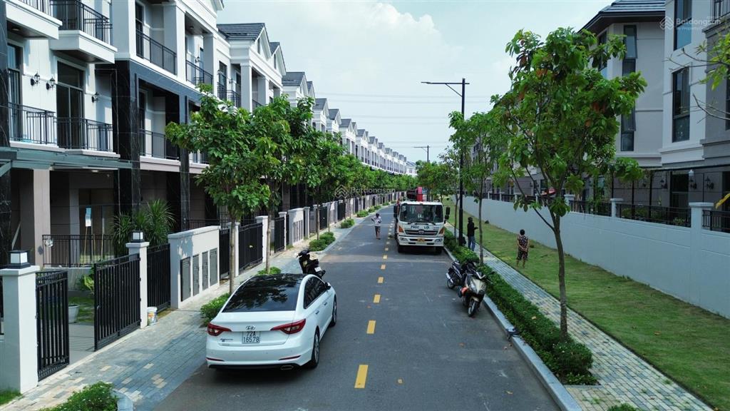 Bán nhà phố căn góc công viên khu gs metrocity tt theo tiến độ.  0987 490 *** mai anh