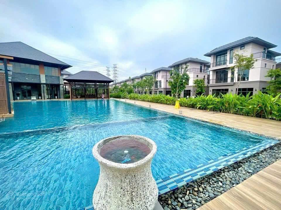 Cần bán biệt thự đơn lập 300m² 2 mặt tiền đường lớn view công viên & sông  mai anh 0987 490 ***