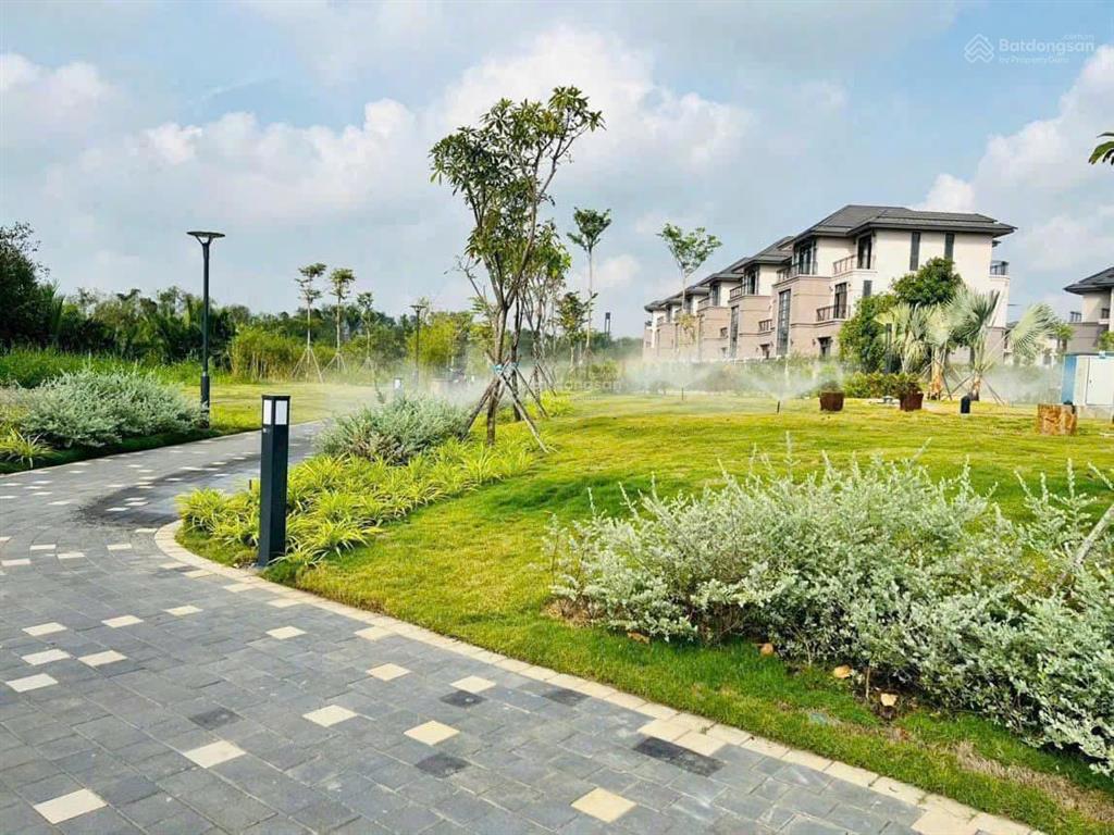 Cần bán biệt thự đơn lập 300m² 2 mặt tiền đường lớn view công viên & sông  mai anh 0987 490 ***