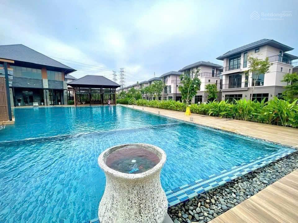 Cần bán shophouse mặt tiền đường nguyễn hữu thọ khu đô thị gs metrocity nhà bè