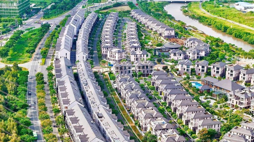 Cần bán shophouse mặt tiền đường nguyễn hữu thọ khu đô thị gs metrocity nhà bè