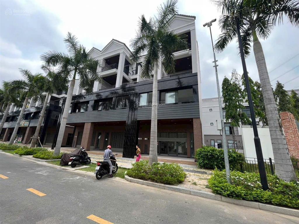 Cần bán shophouse mặt tiền đường nguyễn hữu thọ khu đô thị gs metrocity nhà bè
