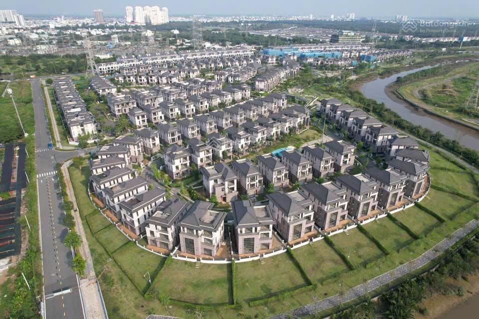 Bán biệt thự khu đô thị zeitgeist metrocity nhà bègía siêu rẻ 122,5tr/1m2  0987 490 *** mai