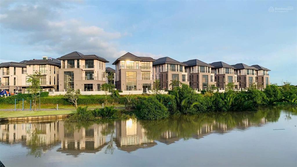 Bán dinh thự đơn lập giáp sông 600m2 kđt hàn quốc zeitgeist nhà bè ( mai anh 0987 490 ***)