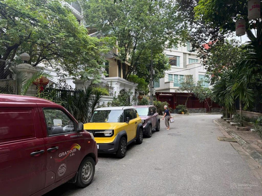 Cần bán biệt thự sài đồng long biên hà nội.