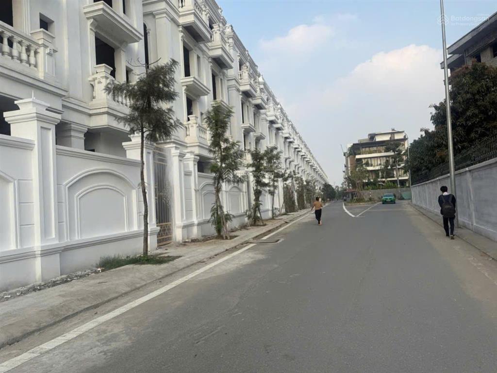 Cần bán đất tư đình long biên hà nội.