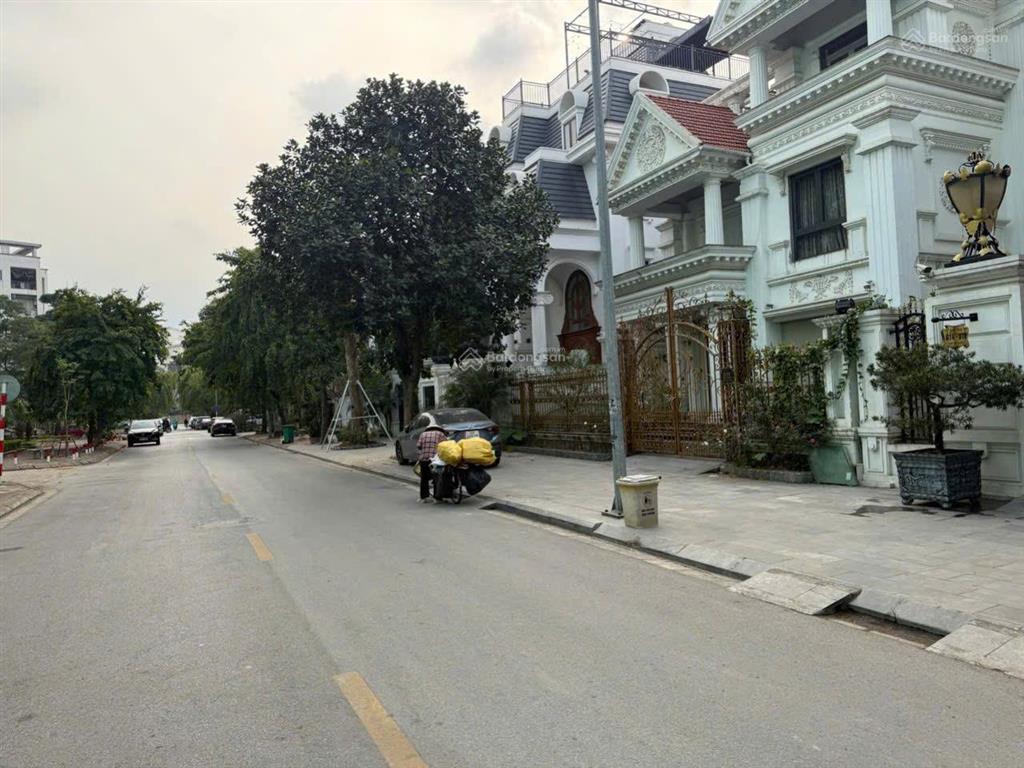 Cần bán biệt thự việt hưng long biên hà nội.