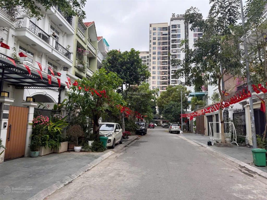 Cần bán biệt thự xây thô việt hưng long biên hà nội.