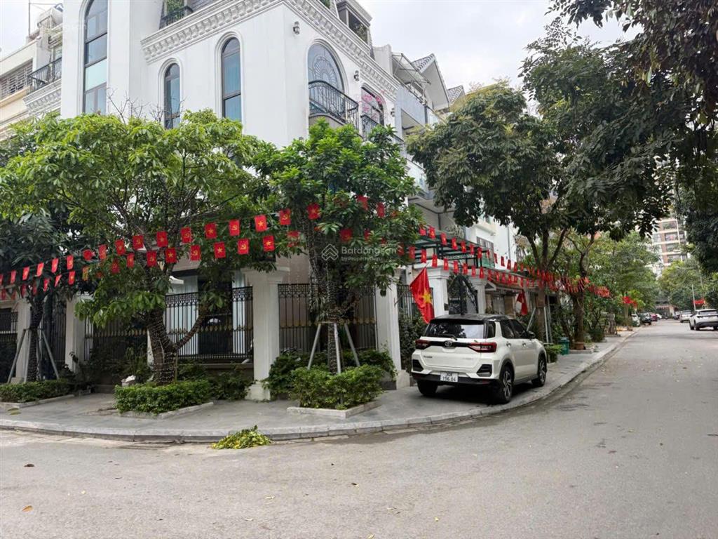 Cần bán biệt thự xây thô việt hưng long biên hà nội.