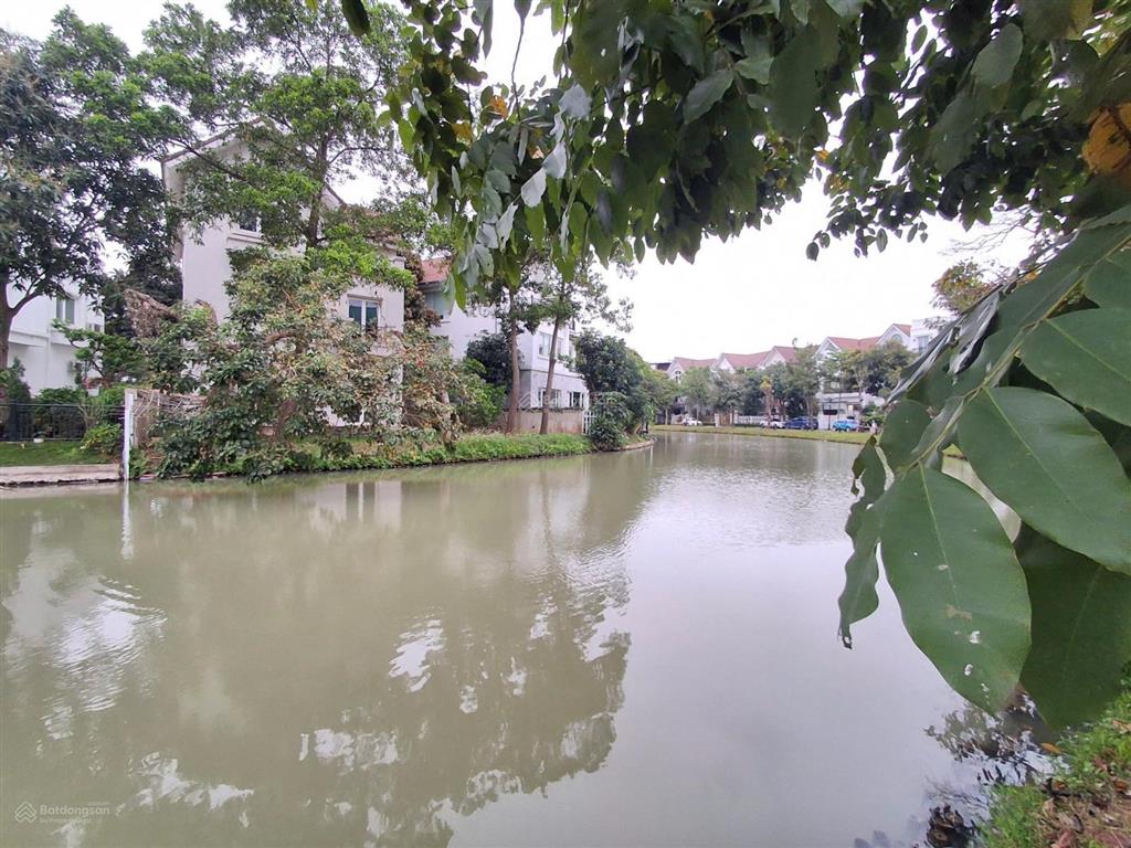 Cần bán biệt thự long biên hà nội.