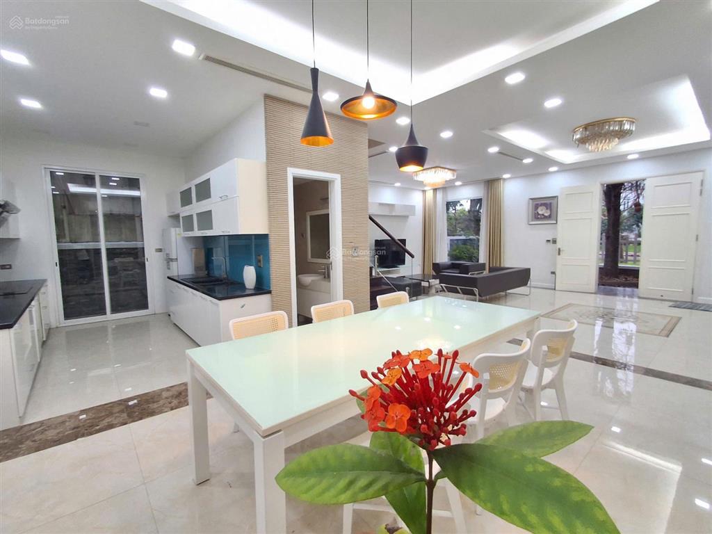 Cần bán biệt thự long biên hà nội.
