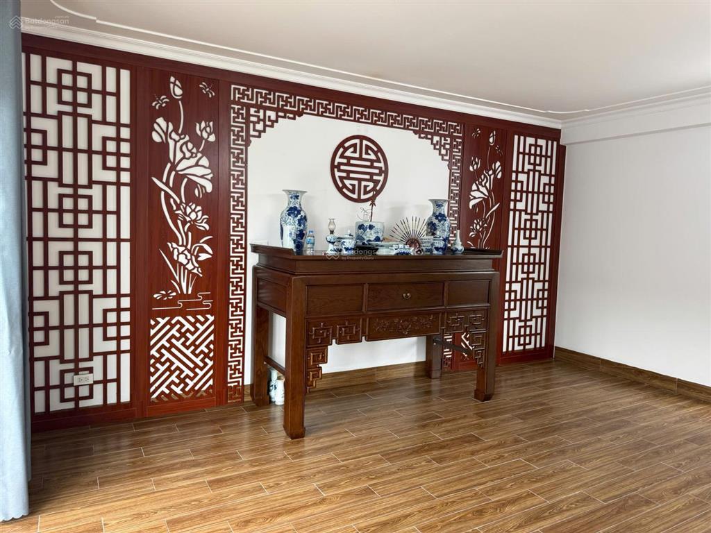 Cần bán nhà cự khối long biên hà nội.