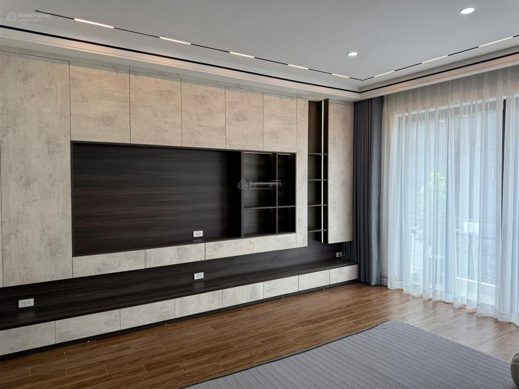 Cần bán nhà cự khối long biên hà nội.