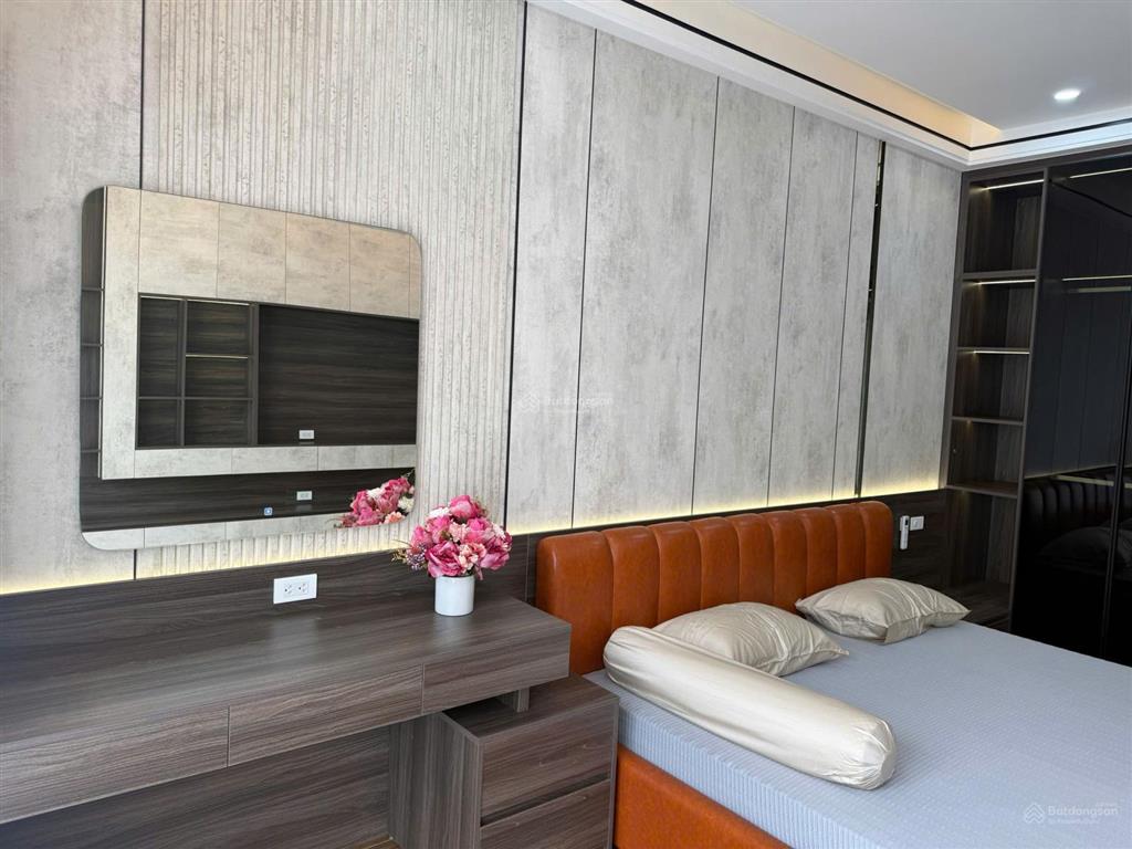 Cần bán nhà cự khối long biên hà nội.