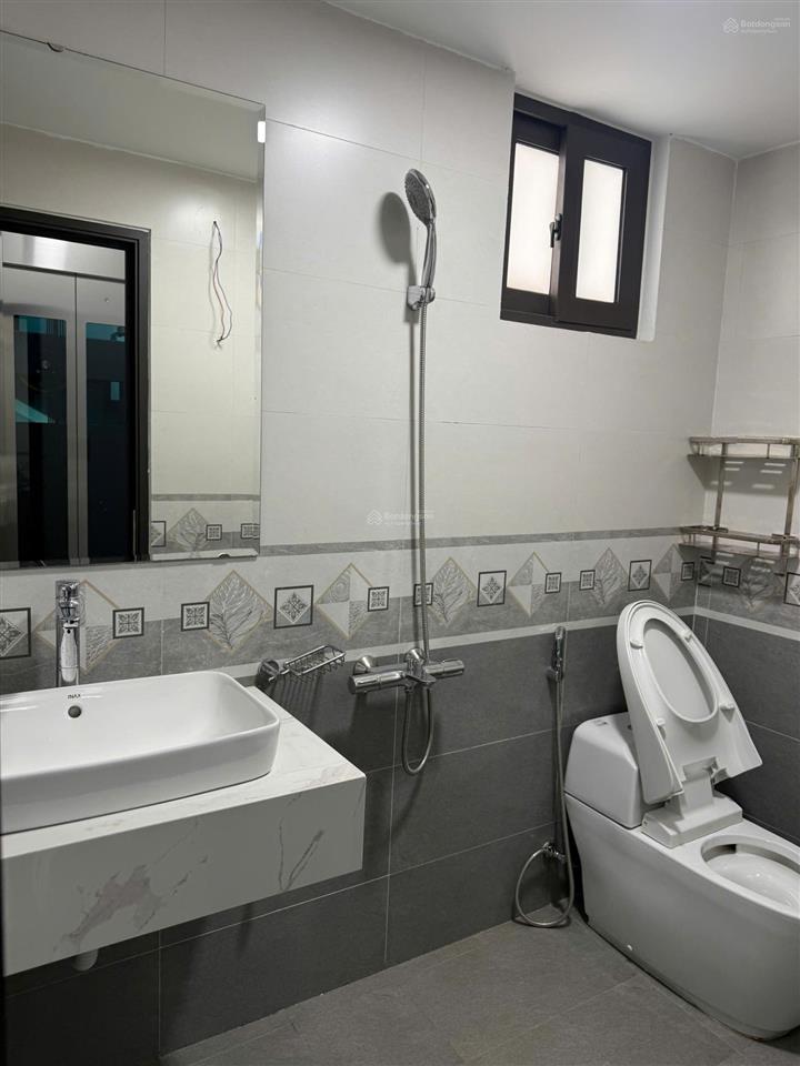 Cần bán nhà cự khối long biên hà nội.