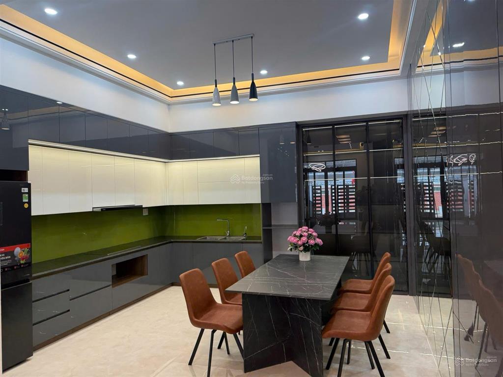 Cần bán nhà cự khối long biên hà nội.