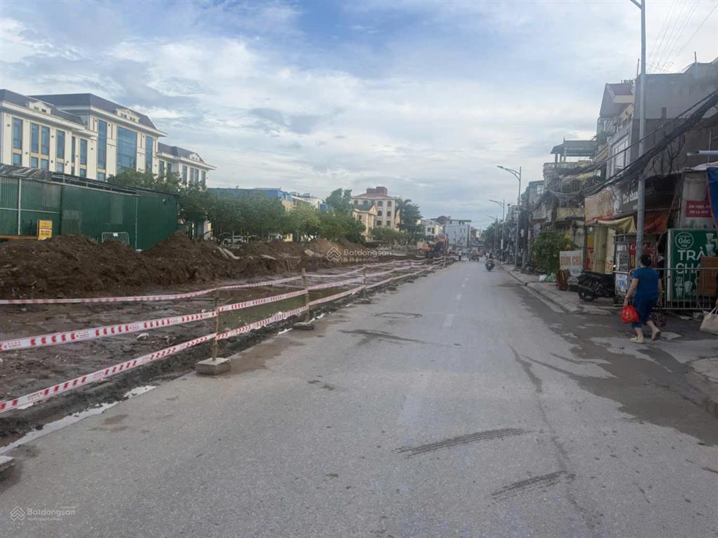 Cần bán đất mặt phố vũ xuân thiều sài đồng long biên hà nội.