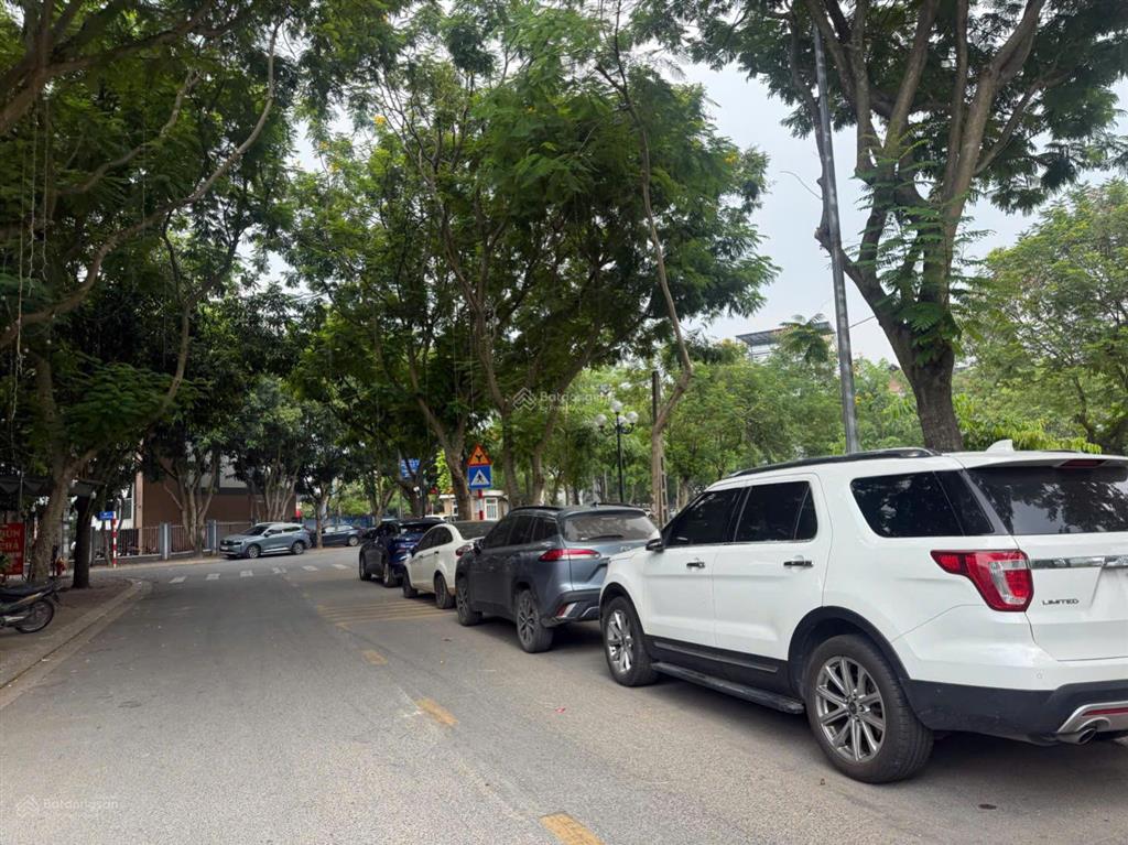 Cần bán biệt thự phúc lợi long biên