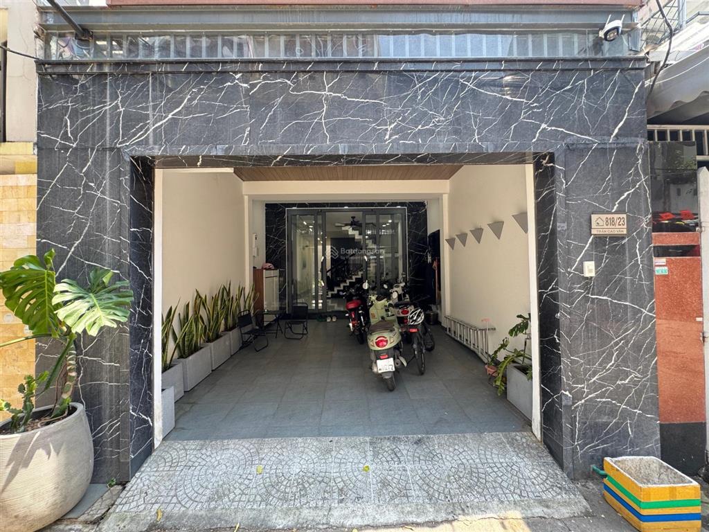Bán nhà 3tầng 3mê + (diện tích lớn) + oto đậu đỗ trong nhà