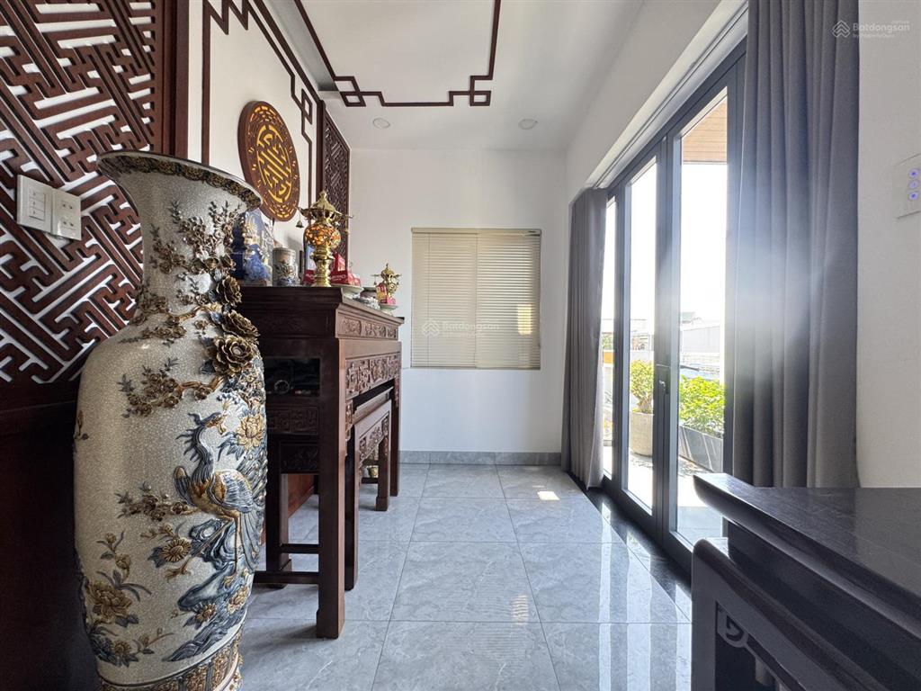 Bán nhà 3tầng 3mê + (diện tích lớn) + oto đậu đỗ trong nhà