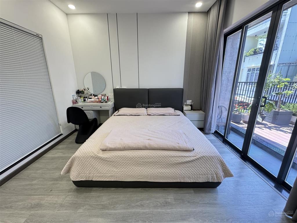 Bán nhà 3tầng 3mê + (diện tích lớn) + oto đậu đỗ trong nhà