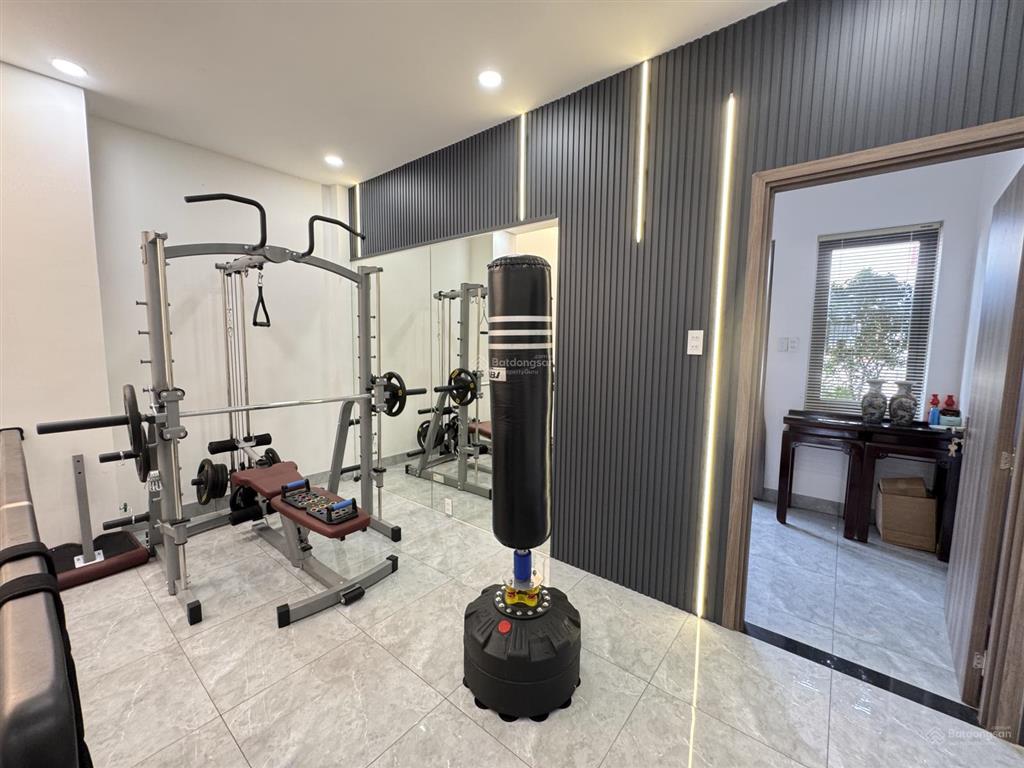 Bán nhà 3tầng 3mê + (diện tích lớn) + oto đậu đỗ trong nhà